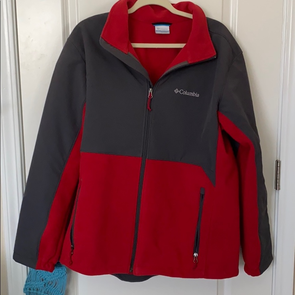 Red men’s Columbia fleece zip up